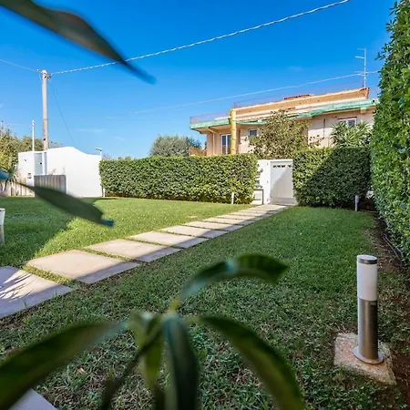 Lägenhet In Villa-giardino-50 M Dal Mare Avola