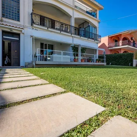 Apartment In Villa-giardino-50 M Dal Mare *