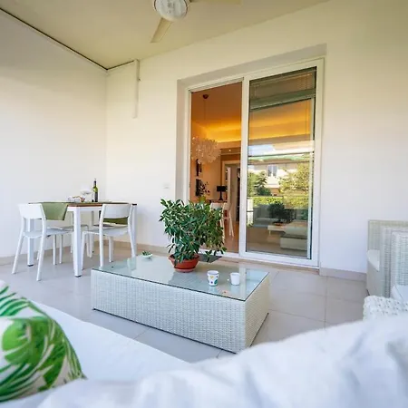 In Villa-giardino-50 M Dal Mare