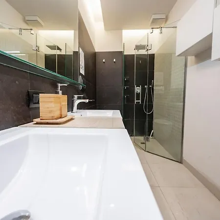 In Villa-giardino-50 M Dal Mare Apartman *