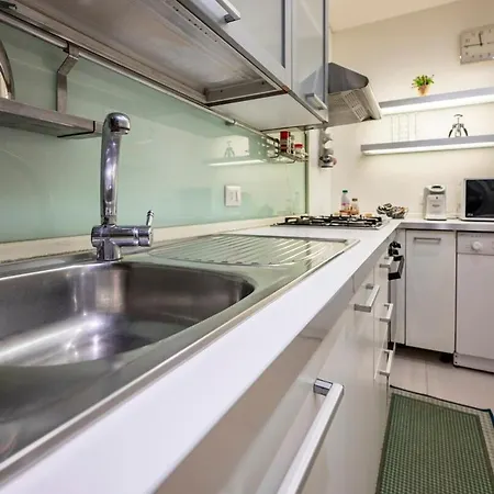 In Villa-giardino-50 M Dal Mare Apartman *